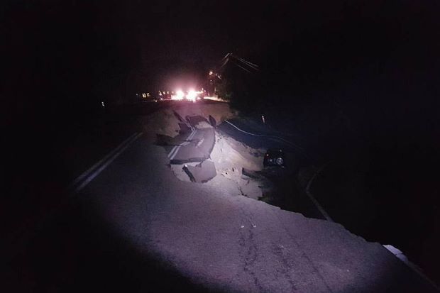 Road Closed After Car Plunges Down 15M Deep Collapsed Road in Johor - WORLD OF BUZZ 2