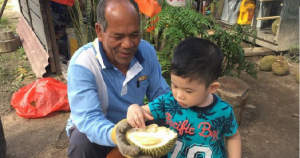 This Man Lets His Customers Try His Durian For Free And World Of Buzz1 1