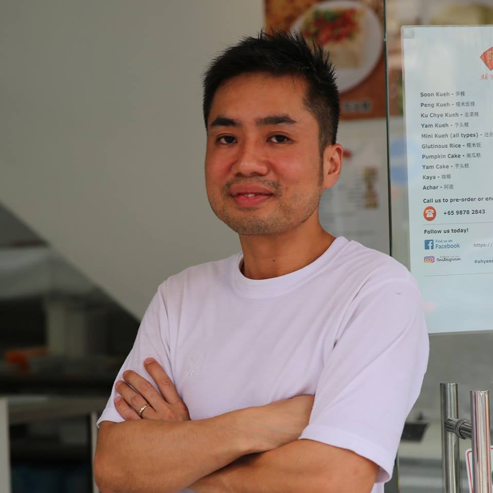 This Man Quit Rm30,000/Month Job To Help His Mother Sell Traditional Kueh - World Of Buzz 5