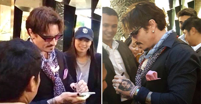 This Man Takes Photos And Gives Autographs At Mall, Turns Out He Isn'T Johnny Depp - World Of Buzz