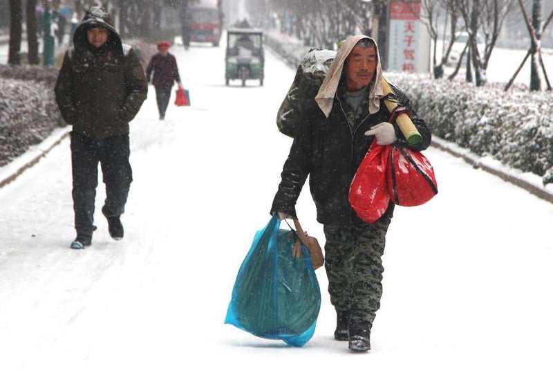 This Man Walked 40km To Save Money To Buy New Clothes For Wife - WORLD OF BUZZ 1