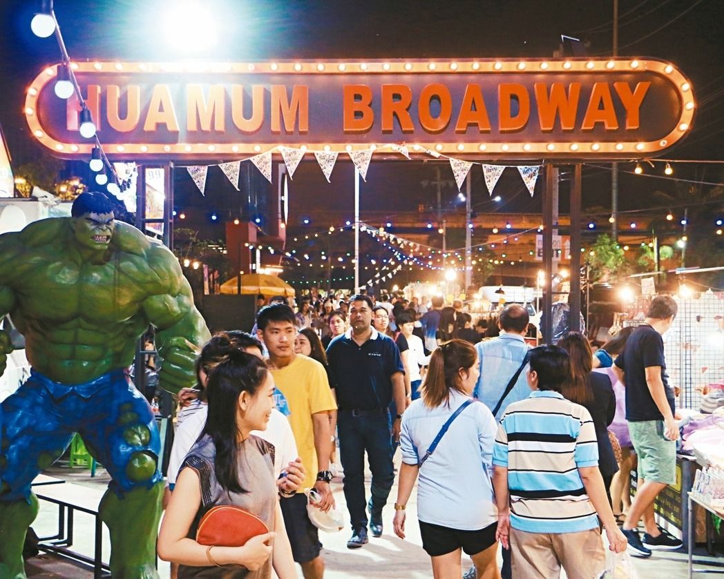 XX Awesome Night Markets in Bangkok You Must Visit for A Complete Experience - WORLD OF BUZZ 15