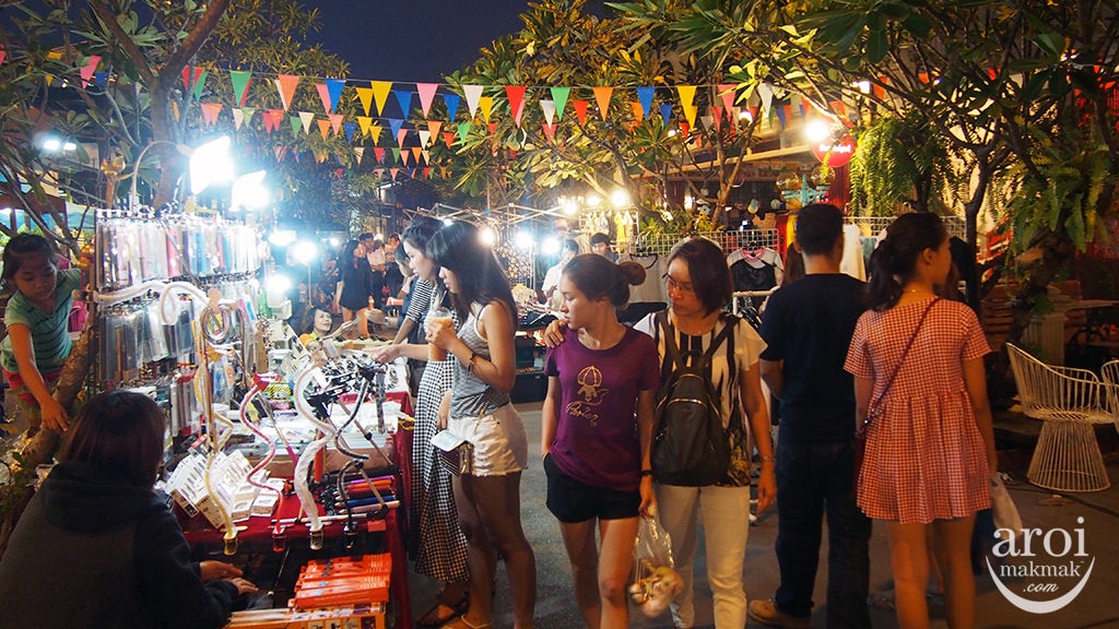 XX Awesome Night Markets in Bangkok You Must Visit for A Complete Experience - WORLD OF BUZZ 17