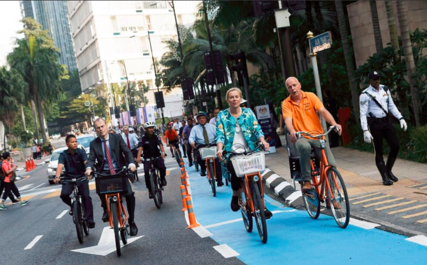 "Bicycles Should Be The Mode Of Transport In KL," Said Foreign Minister - WORLD OF BUZZ 1