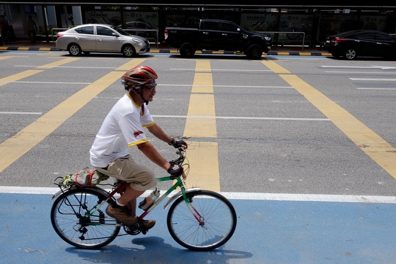 "Bicycles Should Be The Mode Of Transport In KL," Said Foreign Minister - WORLD OF BUZZ