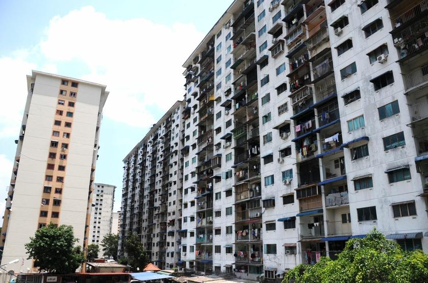 Children Living in Low-Cost Flats in KL Suffer From Poverty & Malnutrition, Report Shows - WORLD OF BUZZ