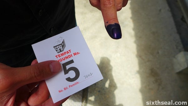 Election Commission Will Use New "Finger Massage" Method to Prevent Voter Fraud in GE14 - WORLD OF BUZZ 1