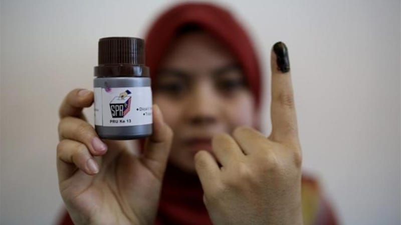 Election Commission Will Use New "Finger Massage" Method to Prevent Voter Fraud in GE14 - WORLD OF BUZZ