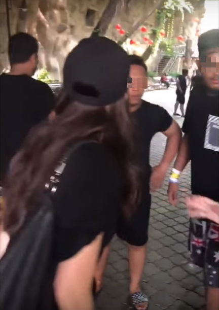 Filipino Superstar and Teen Daughters Harassed by 'Creepy Men' at Sunway Lagoon - WORLD OF BUZZ 3