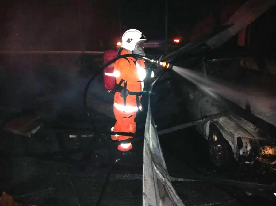 Five Vehicles In Jpj's Parking Lot Destroyed In Blaze Due To Suspected Arson Attack - World Of Buzz 1