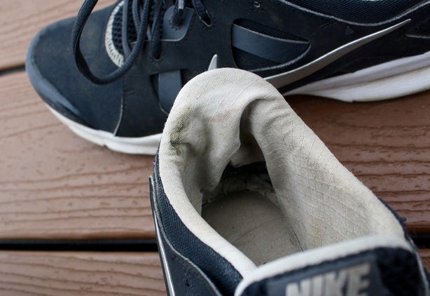 If You're Someone Who Wears Shoes Without Socks Then You Need to Read This - WORLD OF BUZZ 5