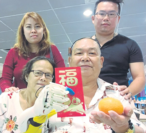 Malaysian Amputee Receives Surprise Robotic Hand From Son in Time For CNY - WORLD OF BUZZ 1