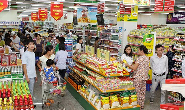 Malaysians Spotted Irresponsibly Tearing Open Tangerine Boxes To Exchange In Hypermarket - WORLD OF BUZZ 1