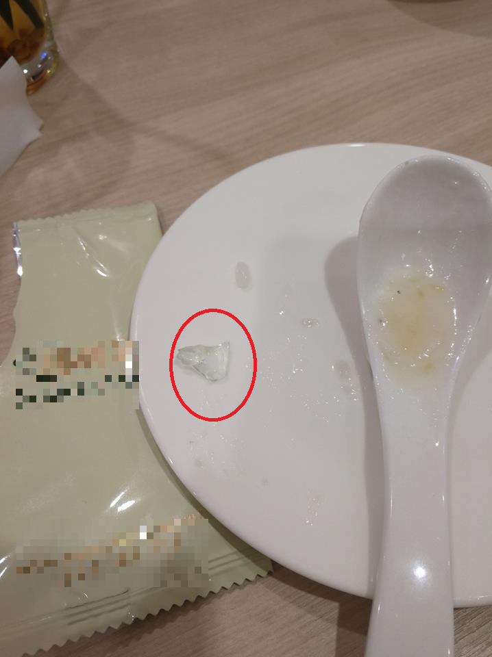 M'sian Shares How Daughter Spit Out Glass Pieces Found In Popular Restaurant's Porridge - World Of Buzz