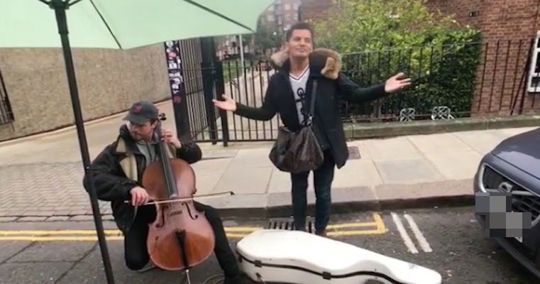 msians embarrassed after local millionaire rudely interrupts london street performers show world of buzz 5 1