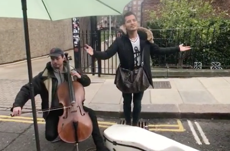 M'sians Embarrassed After Local Millionaire Rudely Interrupts London Street Performer's Show - WORLD OF BUZZ 5