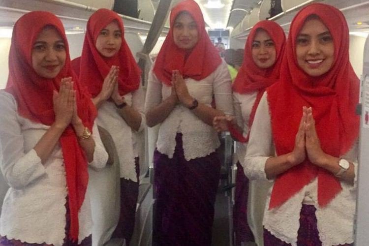 New Hijab Regulations in Aceh Causes AirAsia to Schedule Only Male Flight Attendants - WORLD OF BUZZ