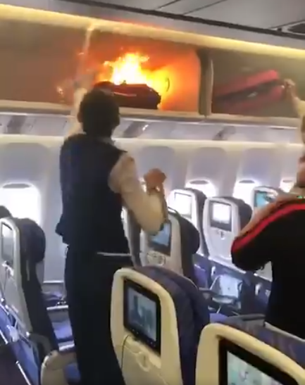 Power Bank on Plane Unexpectedly Catches Fire, Passengers Forced to Evacuate - WORLD OF BUZZ 2