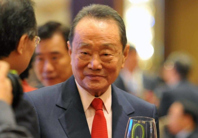 Robert Kuok Denies All False Reports in Media Statement, Considers Taking Legal Action - WORLD OF BUZZ