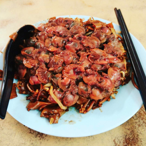 Seremban Store Sells HUGE Portions of "Si Ham" in Char Koay Teow for Only RM8.50! - WORLD OF BUZZ