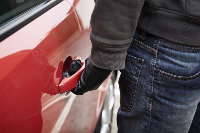 thief car door handle steal theft e1458746256597