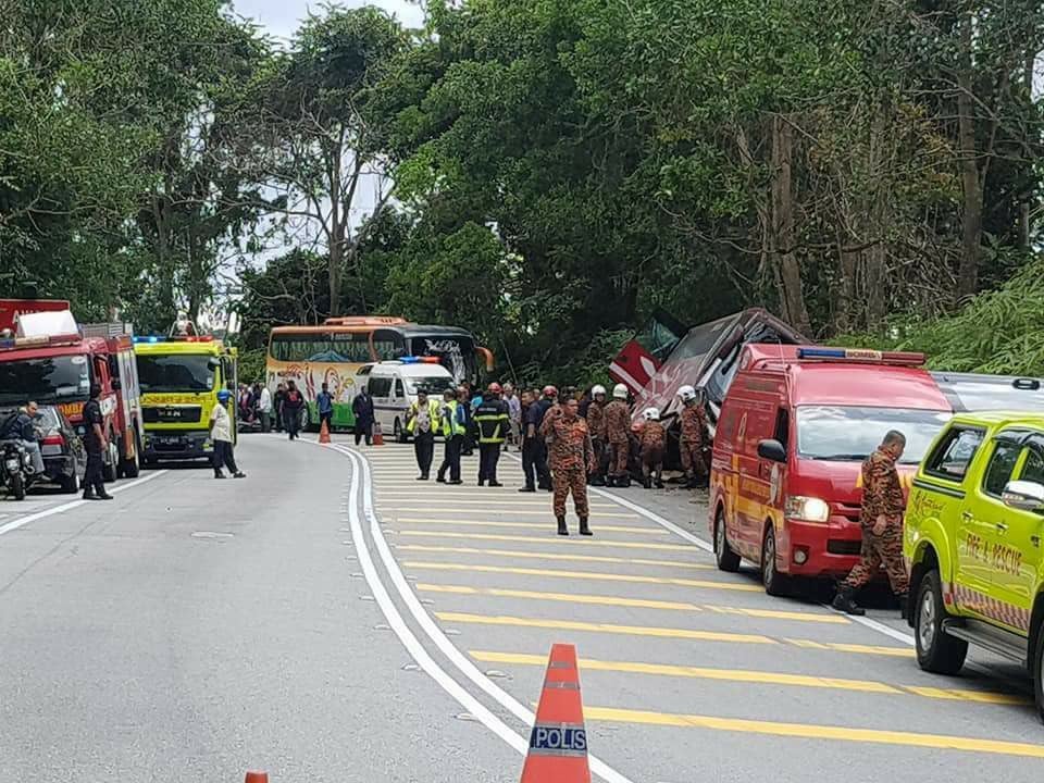 Two Buses And One Motorcycle Crash In Genting Highlands, Causes Fatality - World Of Buzz 5