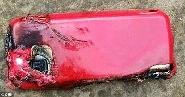 18yo Girl Died When Charging Mobile Phone Exploded While Chatting - WORLD OF BUZZ