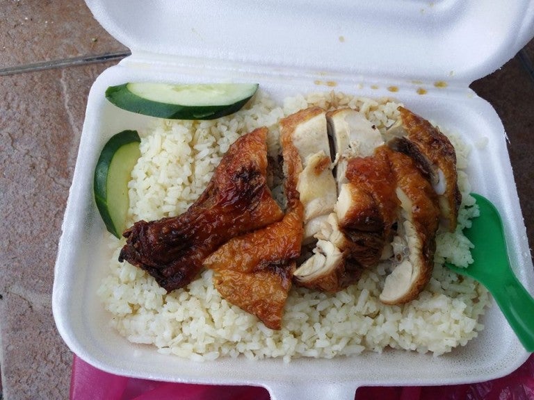 Nasi ayam yang dibelikan pelanggannya