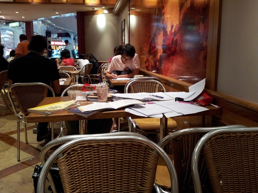 Can Cafes Halau People Who Are Hogging Tables To Work or Study? - WORLD OF BUZZ 1