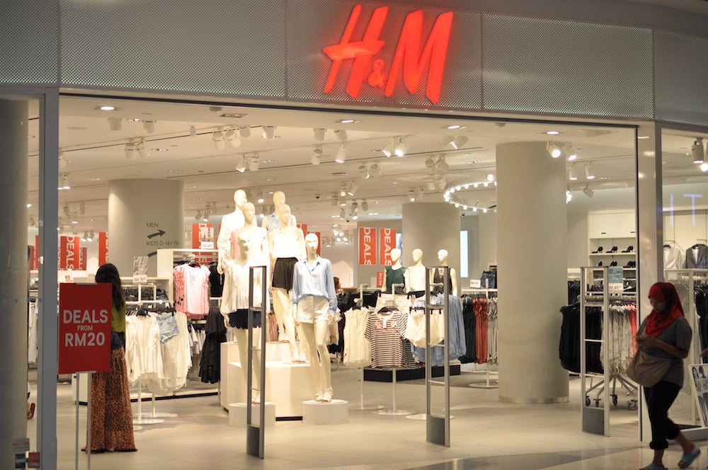 H&M Has A RM16.6 Billion Pile of Unsold Clothes in Its Inventory - WORLD OF BUZZ 1