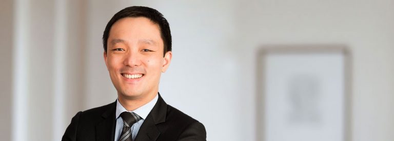 Meet Jern Fei-Ng, the M'sian Who is One of Most Respected Barrister in Britain - WORLD OF BUZZ