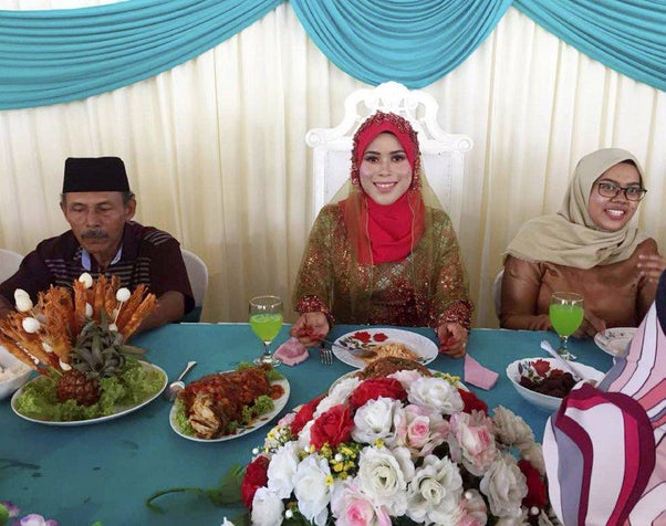 M'sian Bride Attends Own Wedding Ceremony Alone After Husband's Leave Denied - World Of Buzz