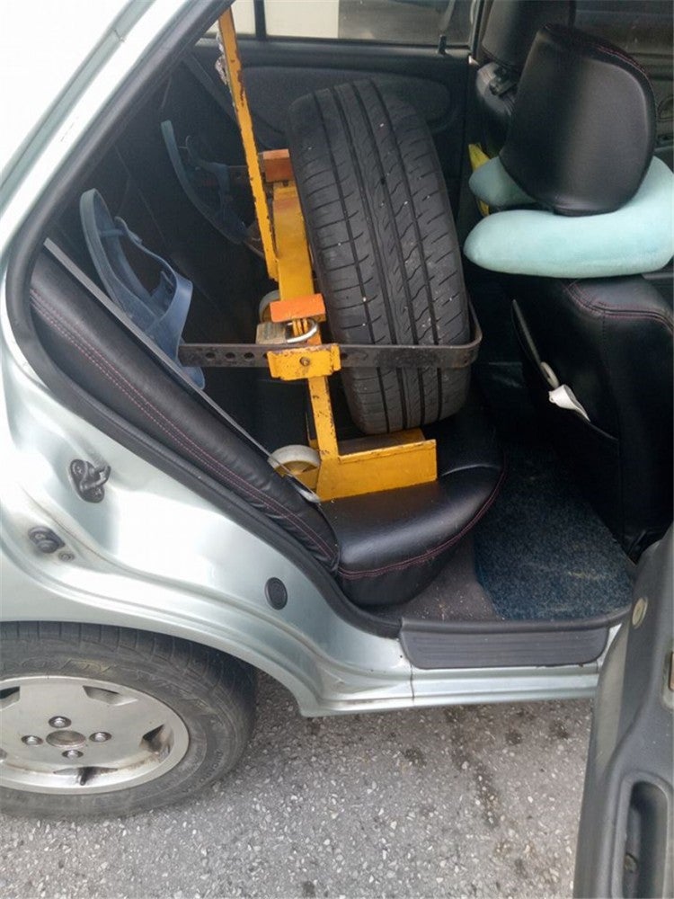 M'sian Man Removes Tyre Clamp By Himself Because He Did Not Feel Like Paying Fine - WORLD OF BUZZ 1