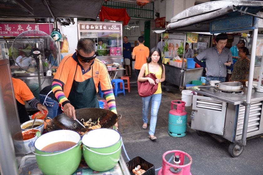 M'sian Restaurants That Have Foreigners Working Outside The Kitchen Are Breaking The Law - World Of Buzz