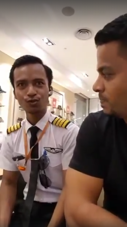 Netizens Tickled by Random Guy Impersonating an Actual Pilot - WORLD OF BUZZ 2