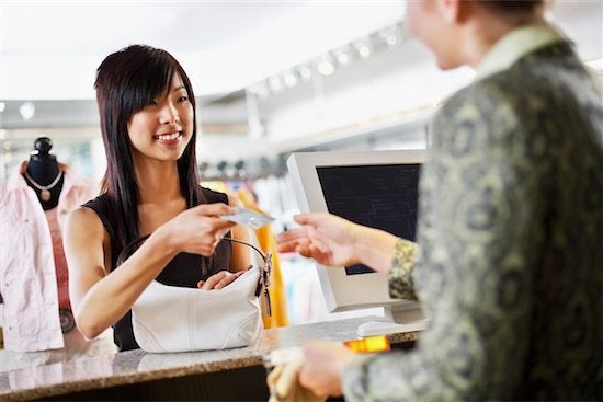 Should You Use Your Credit Card Or Cash When Travelling Overseas? - World Of Buzz 2