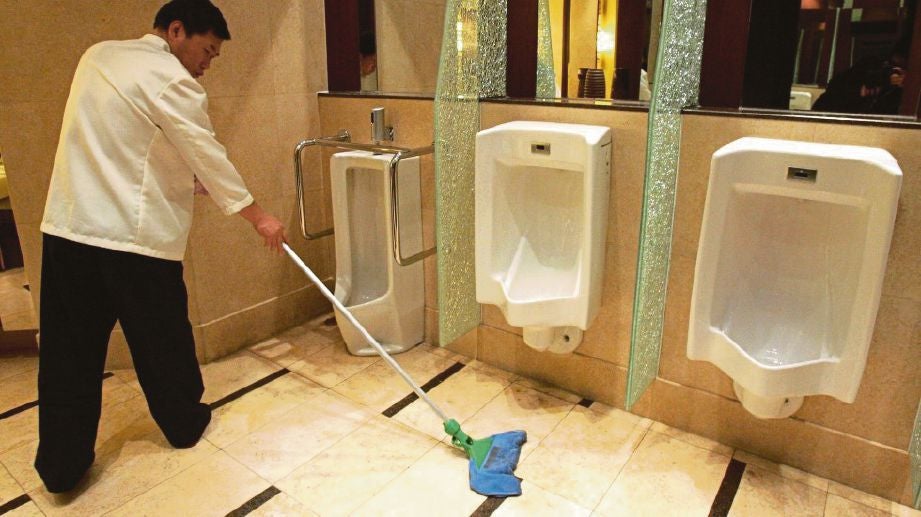 This City in China Requires Its Public Toilet Managers to Have University Degrees - WORLD OF BUZZ