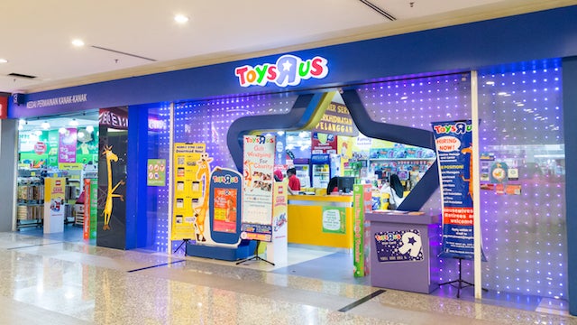 Toys 'R' Us Closing Down All Stores In Us And Uk, Selling Asia Operations Too - World Of Buzz 1