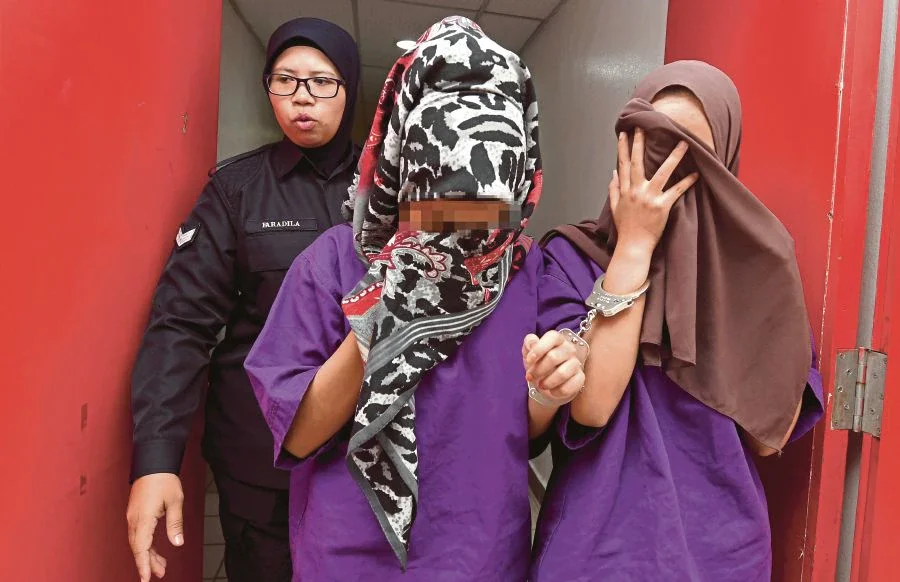 Two 17Yo M'sian Girls Remanded For Bullying And Insulting Modesty Of Disabled Man - World Of Buzz
