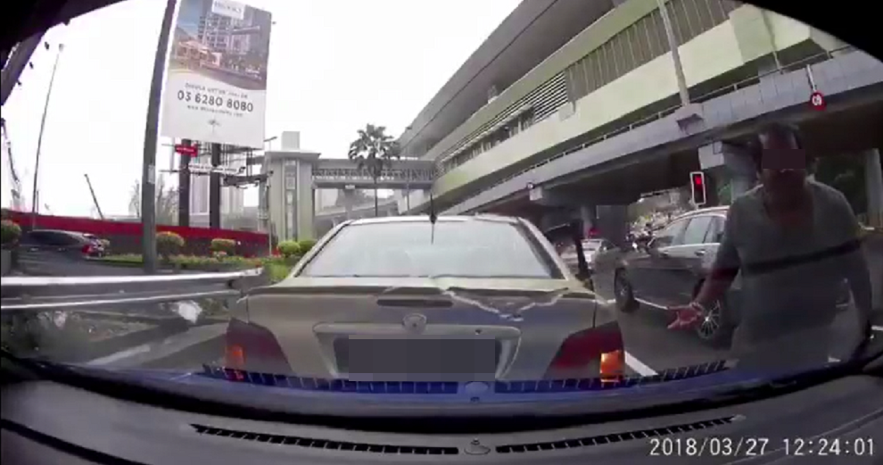 Woman Releases Dash Cam Footage To Warn Drivers About Man Who Fakes Accidents In Bangsar - World Of Buzz