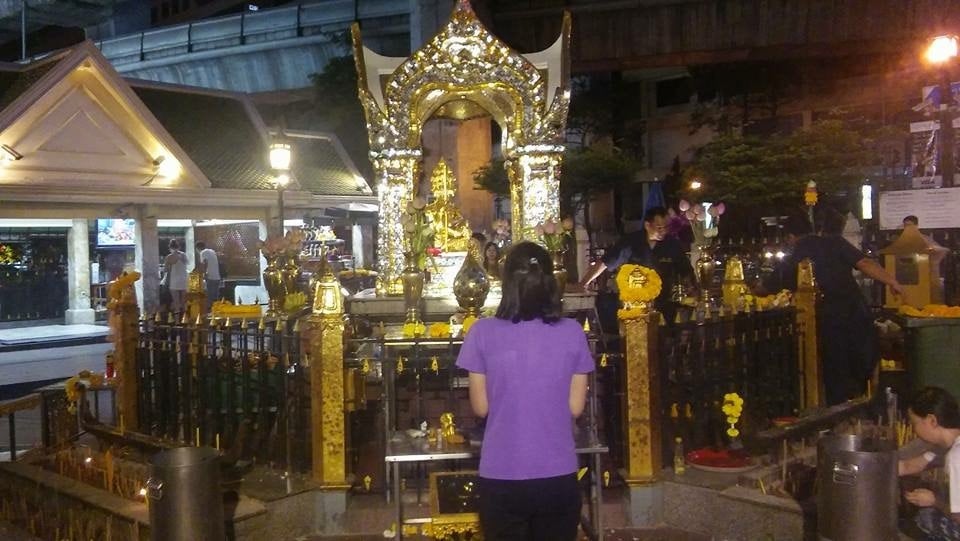 You Can No Longer Light Up Incense or Candles at Bangkok's Erawan Shrine - WORLD OF BUZZ 3
