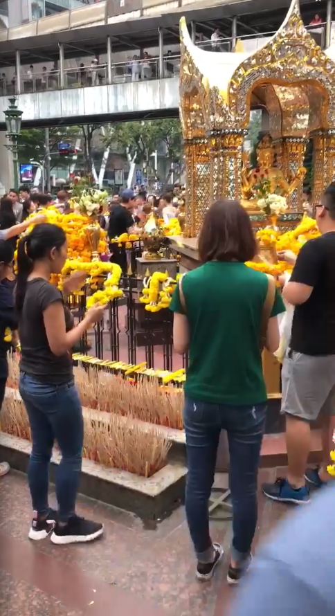 You Can No Longer Light Up Incense or Candles at Bangkok's Erawan Shrine - WORLD OF BUZZ 5
