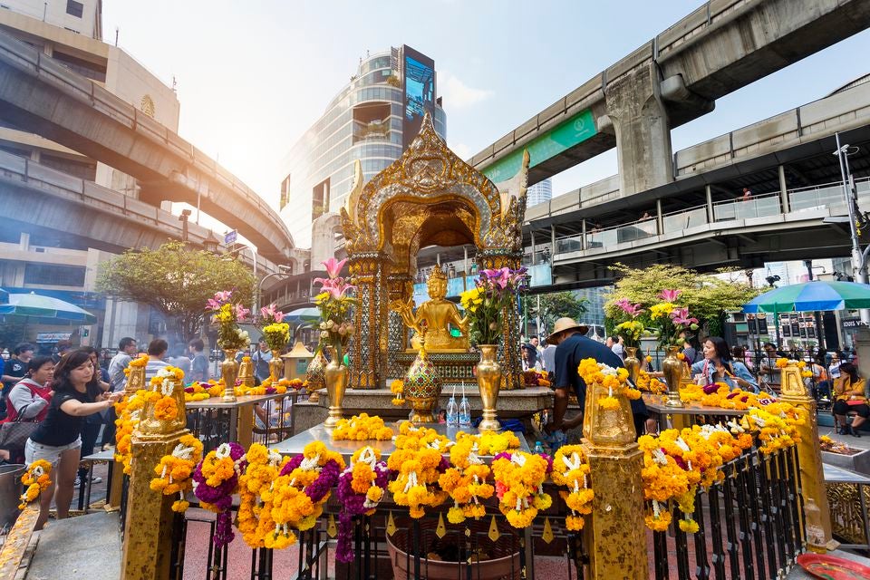 You Can No Longer Light Up Incense or Candles at Bangkok's Erawan Shrine - WORLD OF BUZZ