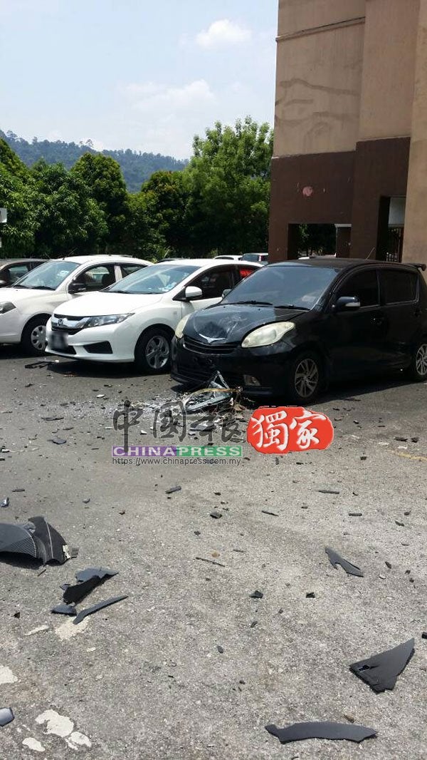 10KG Television Thrown Out of Ampang Apartment Smashes Perodua Myvi - WORLD OF BUZZ 2