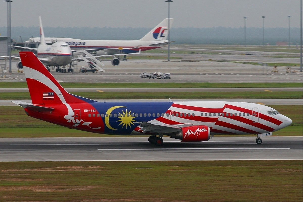 Airasia Is Waiving Flight Change Fees For M'sians To Cast Their Vote This Ge14 - World Of Buzz 1