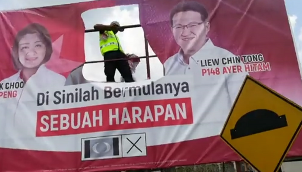 Battle Of Billboards Begin: Mahathir's Face Swiftly Cut Out From Ph Poster - World Of Buzz 1