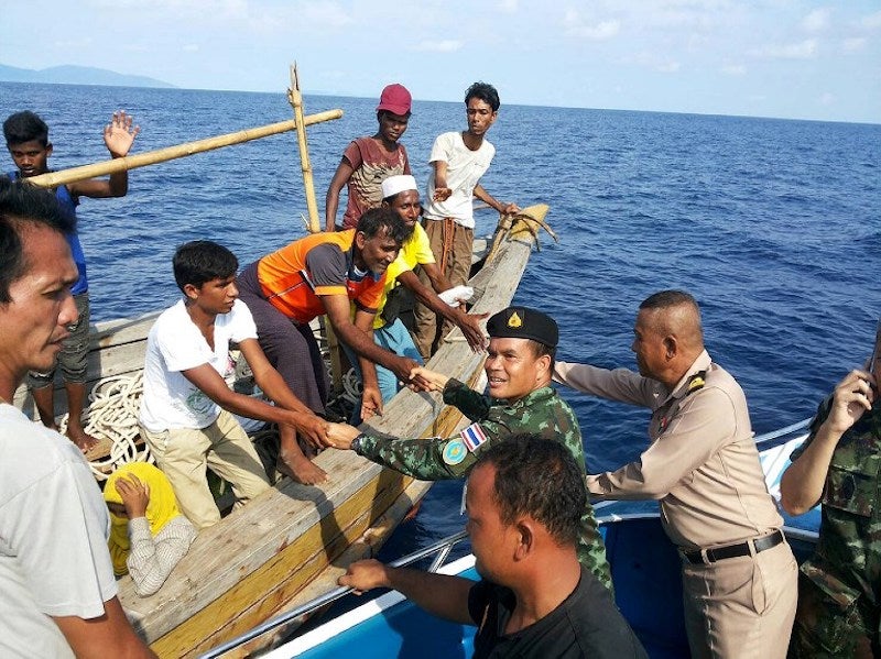 Boat Carrying Dozens of Rohinya Refugees Allowed into Malaysia - WORLD OF BUZZ 2