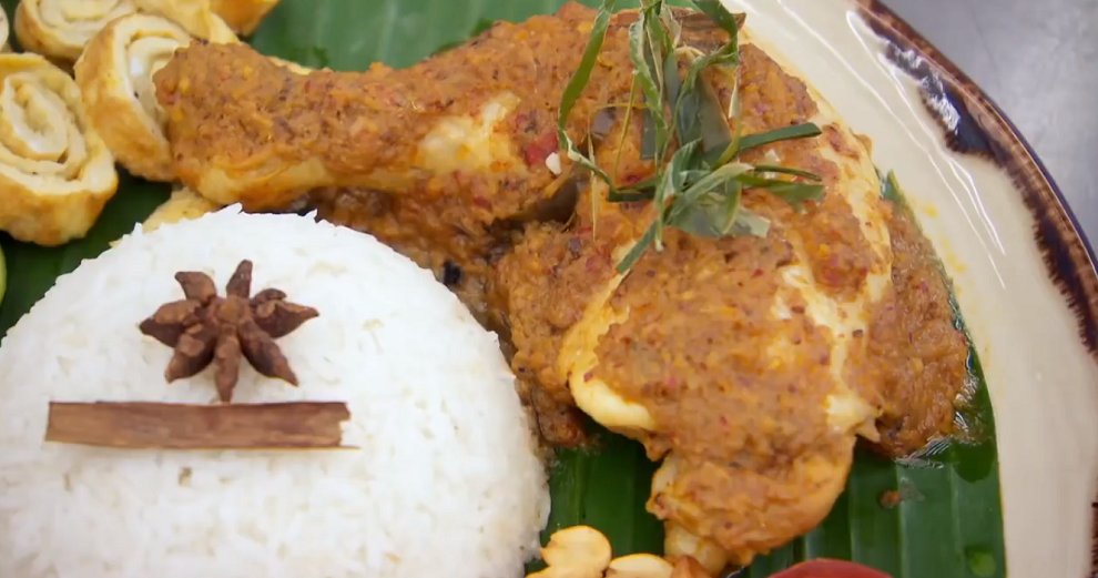 "Chicken Rendang Is Never Crispy," Says British High Commissioner of Malaysia - WORLD OF BUZZ 6