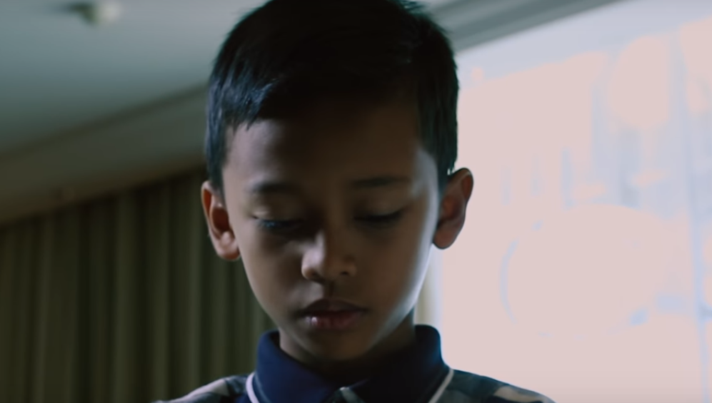 "Masa tak banyak...", a Teary Mahathir Appears in Video - WORLD OF BUZZ 1