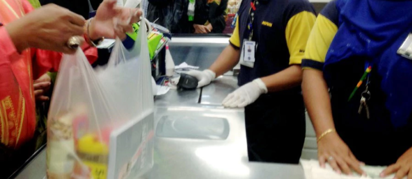 Merchants in KL Are Not Allowed to Charge Customers For Biodegradable Plastic Bags - WORLD OF BUZZ